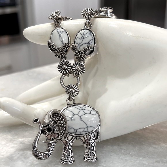 Jewelry - White Howlite Black Oxidized Silvertone Elephant Floral Necklace